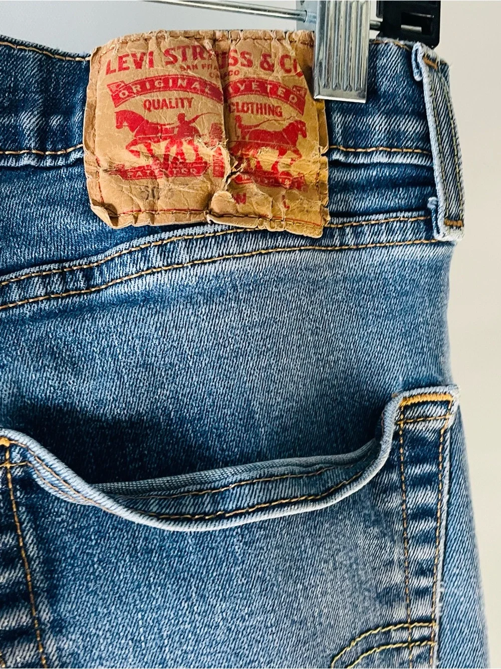 Levis straight leg